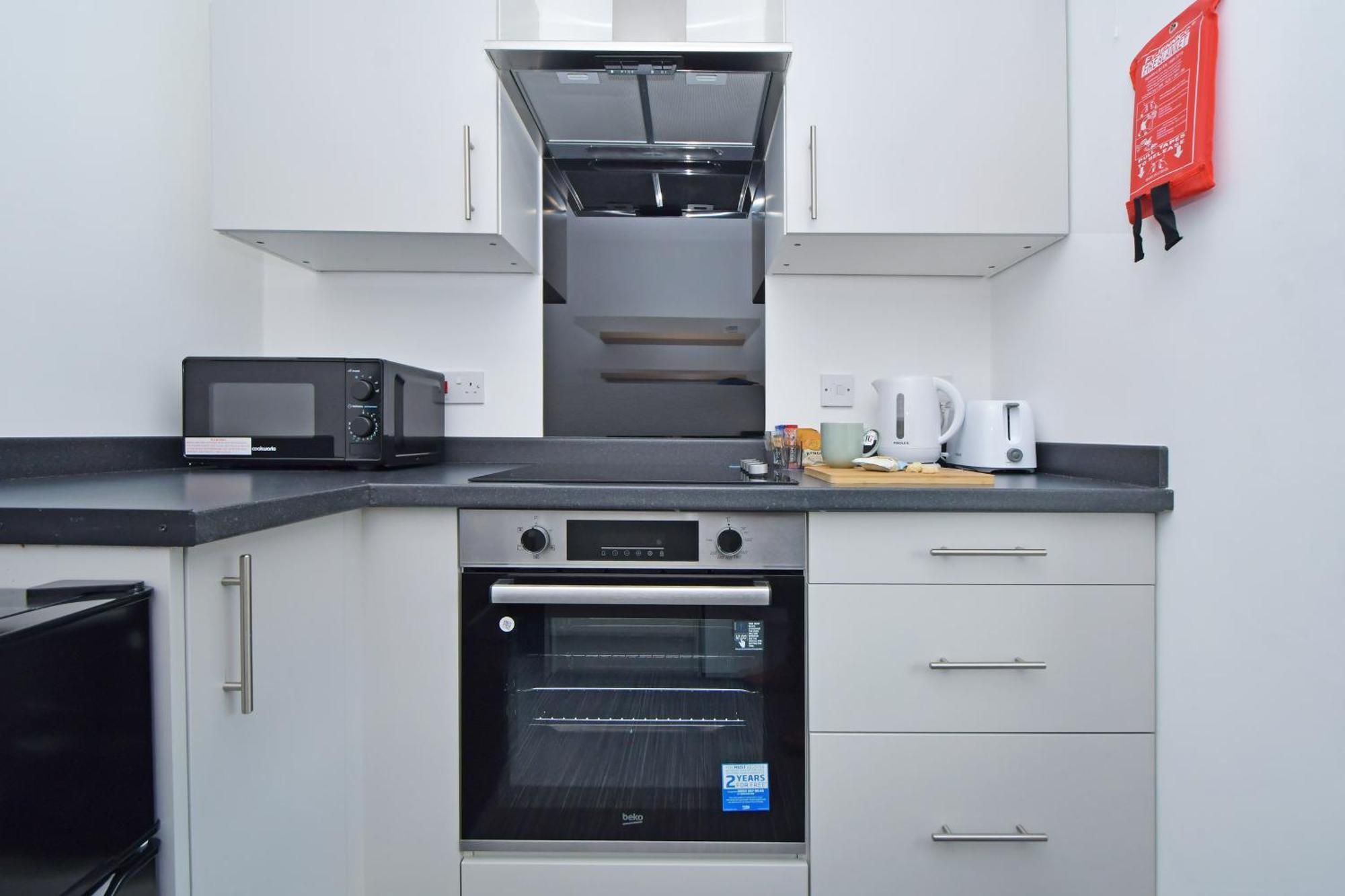 Sapphire Apartments By Yourstays - Luxury 2 Bedroom Apartments In Crewe Exterior photo
