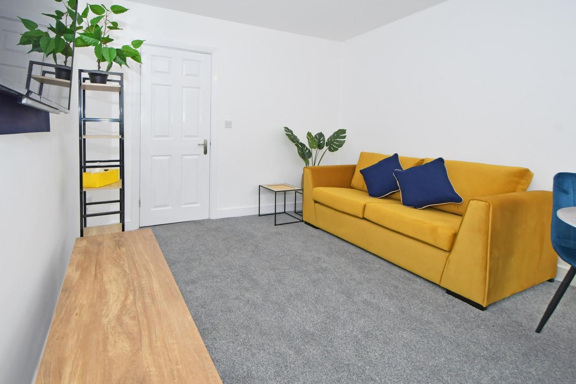 Sapphire Apartments By Yourstays - Luxury 2 Bedroom Apartments In Crewe Exterior photo